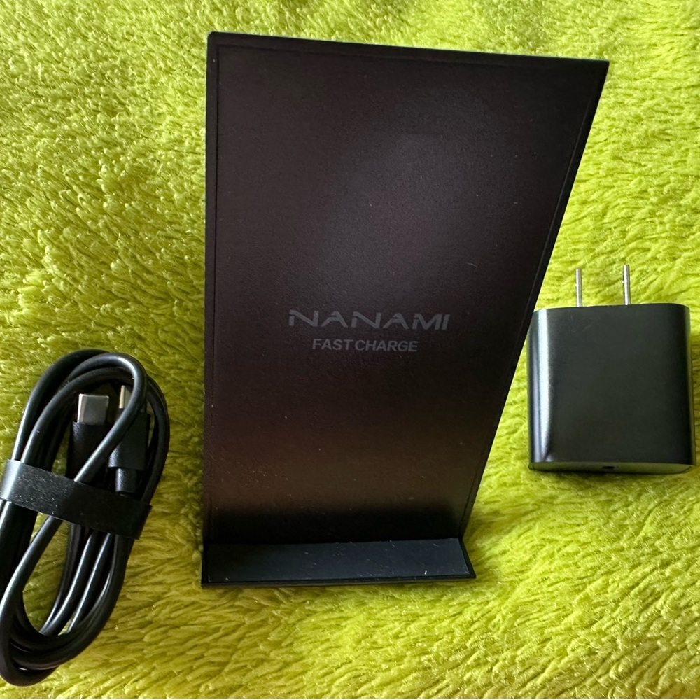 NaNa Black Wireless Charger Stand